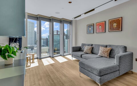 Stratford Loft: Busk, Have, Boligområde, Plantesamfund, Land Lot, Bunddække, Landscaping, Backyard, Gård