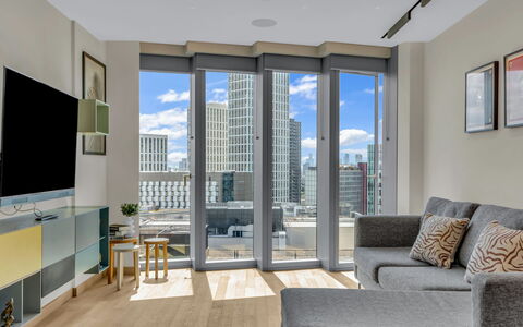 Stratford Loft: Busk, Have, Boligområde, Plantesamfund, Land Lot, Bunddække, Landscaping, Backyard, Gård