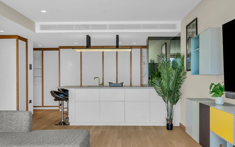 Stratford Loft: Busk, Have, Boligområde, Plantesamfund, Land Lot, Bunddække, Landscaping, Backyard, Gård