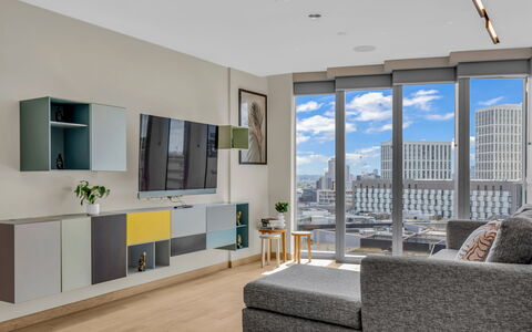 Stratford Loft: Busk, Have, Boligområde, Plantesamfund, Land Lot, Bunddække, Landscaping, Backyard, Gård