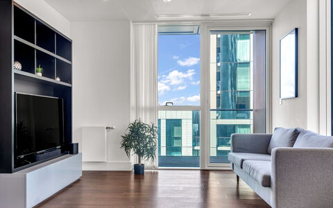 Canary Wharf 310: Busk, Have, Boligområde, Plantesamfund, Land Lot, Bunddække, Landscaping, Backyard, Gård
