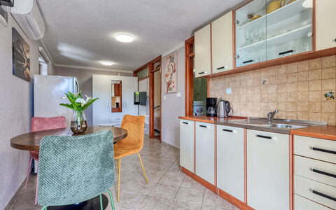 Duema: Busk, Have, Boligområde, Plantesamfund, Land Lot, Bunddække, Landscaping, Backyard, Gård