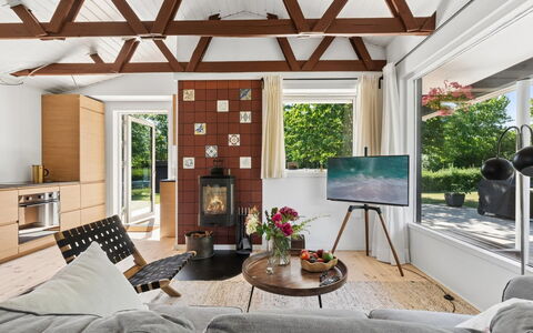Antonie - 350M from the Sea: Møbel, Indretning, Gulvbelægning, Væg, Loft, Etage, Træ, Stue, Couch, Lysarmatur