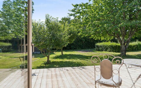 Antonie - 350M from the Sea: Have, Land Lot, Skygge, Sollys, Vedplante, Backyard, Landscaping, Gård, Lawn, Walkway