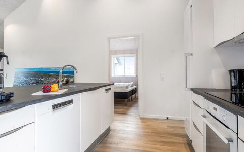 Merita - 600M from the Sea: Gulvbelægning, Træ, Indretning, Etage, Loft, Køkken, Større Bandage, Countertop, Møbel, Trægulve