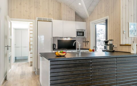 Merita - 600M from the Sea: Træ, Køkken, Loft, Gulvbelægning, Indretning, Køkken Apparat, Countertop, Større Bandage, Hjem, Husholdningsapparat