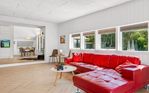 Tameran - from the Sea: Indretning, Gulvbelægning, Møbel, Væg, Couch, Etage, Loft, Træ, Stue, Lysarmatur