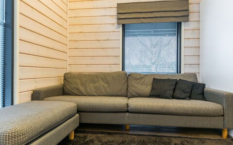 Golfarinkunnas 6A: Møbel, Træ, Couch, Gulvbelægning, Indretning, Stue, Etage, Textile, Lejlighed, Brun