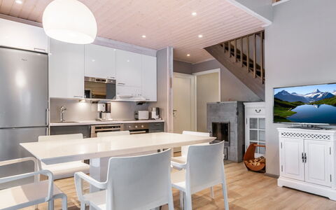 Golfarinkunnas 6B: Møbel, Indretning, Gulvbelægning, Etage, Træ, Loft, Køkken, Belysning, Lejlighed, Værelse