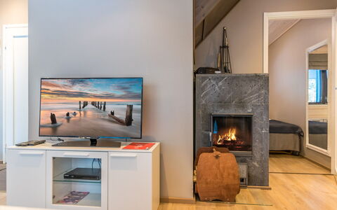 Golfarinkunnas 9B: Television, Gulvbelægning, Indretning, Fjernsyn, Etage, Husholdningsapparat, Møbel, Stue