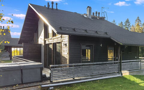 Golfarinkunnas 9C: Træ, Tag, Sidespor, Hus, Sommerhus, Hjem, Bjælkehytte, Veranda, Garden Bygninger