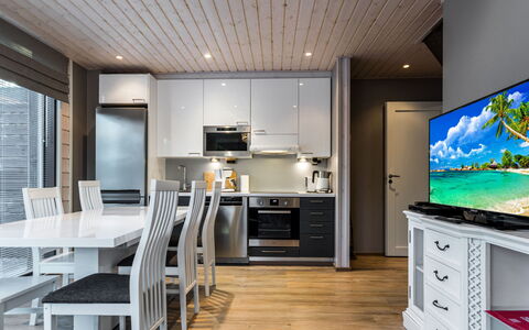 Golfarinkunnas 9C: Indretning, Møbel, Gulvbelægning, Loft, Træ, Couch, Etage, Stue, Television, Værelse