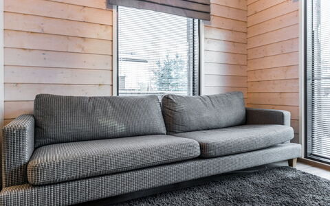 Golfarinkunnas 9C: Træ, Møbel, Couch, Gulvbelægning, Stue, Etage, Naturmateriale