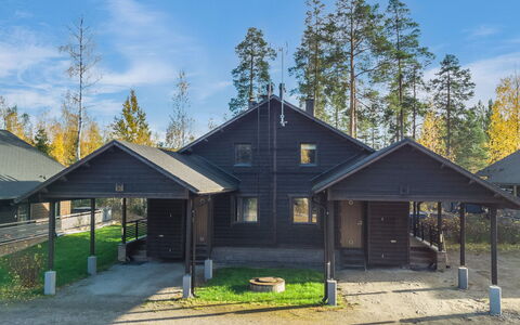 Golfarinkunnas 9D: Hus, Hjem, Tag, Sommerhus, Sidespor, Boligområde, Indkørsel, Garden Bygninger, Gård, Bjælkehytte