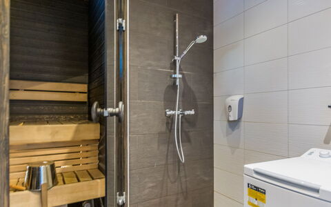 Golfarinkunnas 9D: Gulvbelægning, Træ, Etage, Sanitærarmatur, Indretning, Vvs, Flise, Badeværelse, Tap, Loft