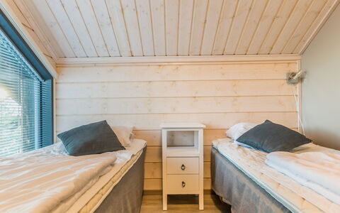 Golfarinkunnas 9F: Træ, Soveværelse, Loft, Indretning, Etage, Seng, Sengetøj, Sengetøj, Bed Frame, Værelse