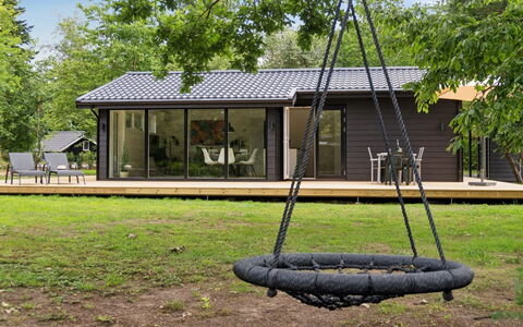 Deik - 1Km from the Sea: Græs, Sommerhus, Garden Bygninger, Have, Lawn, Skygge, Gård, Backyard, Skur, Stuehus