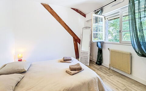 Gîte de la Grée: Seng, Indretning, Møbel, Soveværelse, Gulvbelægning, Væg, Etage, Sengetøj, Sengetøj, Træ