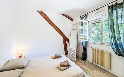 Gîte de la Grée: Seng, Møbel, Indretning, Soveværelse, Gulvbelægning, Væg, Etage, Træ, Sengetøj, Loft