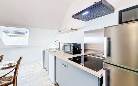 Gîte de la Grée: Køkken, Møbel, Gulvbelægning, Træ, Køkken Apparat, Indretning, Større Bandage, Etage, Countertop, Cabinetry