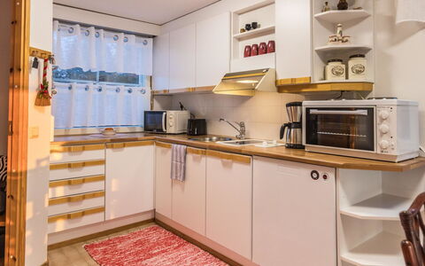 Ukonpuoti 15-16 Kerrostalo: Køkken, Møbel, Cabinetry, Indretning, Køkken Apparat, Countertop, Træ, Gulvbelægning, Større Bandage, Værelse