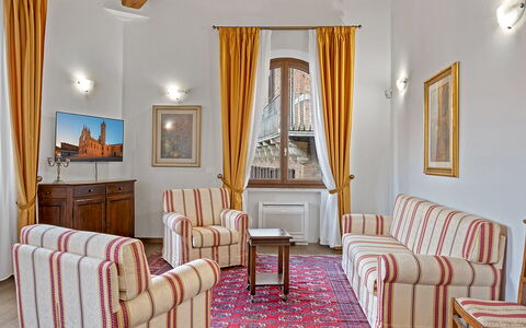 La Piazza Grand Vista Suite: Møbel, Indretning, Gulvbelægning, Etage, Loft, Værelse, Hjem, Stue, Billedramme, Couch