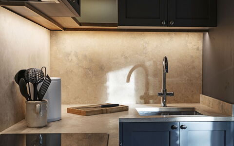 Casa Pernice: Countertop, Gulvbelægning, Sanitærarmatur, Tap, Køkken, Indretning, Håndvask, Husholdningsapparat, Køkken Apparat, Vvs