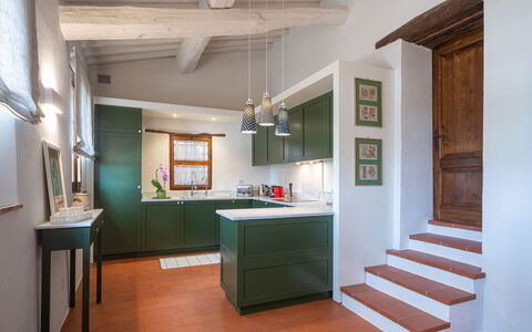 Casa All'Erta: Møbel, Indretning, Gulvbelægning, Væg, Træ, Cabinetry, Loft, Køkken, Etage, Countertop