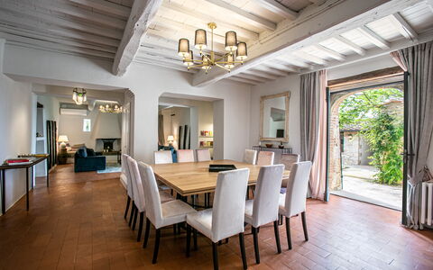 Casa All'Erta: Møbel, Indretning, Væg, Gulvbelægning, Træ, Bord, Stol, Loft, Spisestue, Køkken & Spisebord