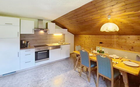 Brandnerhof: Træ, Loft, Indretning, Værelse, Hårdttræ, Attic, Cabinetry, Bejdse, Hotel, Bjælke
