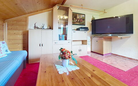 Brandnerhof: Indretning, Træ, Loft, Møbel, Gulvbelægning, Etage, Værelse, Stue, Couch, Bejdse