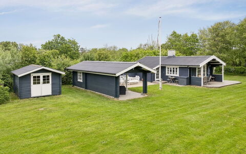 Saxi - 1.2Km from the Sea: Tag, Hjem, Sommerhus, Lawn, Gård, Estate, Sidespor, Garden Bygninger, Backyard, Landscaping