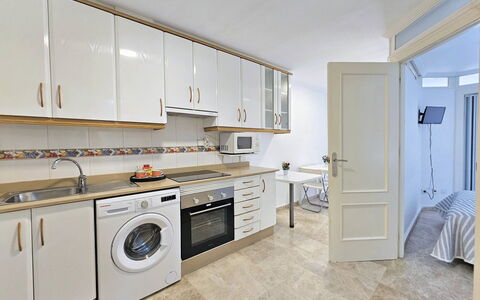 Apartamento Alba 1: Gulvbelægning, Større Bandage, Etage, Træ, Indretning, Køkken Apparat, Countertop, Køkken, Loft, Cabinetry