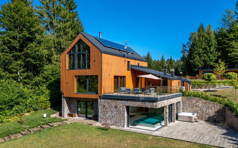 Valera Vita Forest: Hus, Hjem, Sommerhus, Have, Lærk, Stuehus, Estate, Landscaping, Gård