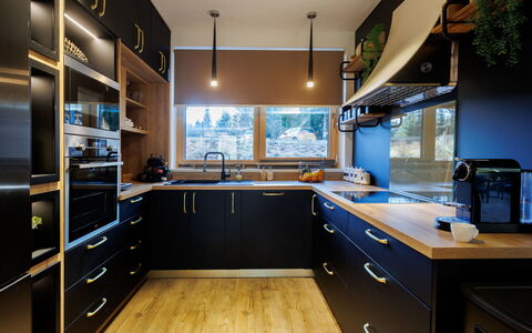 Valera Vita Forest: Countertop, Køkken, Indretning, Køkken Apparat, Cabinetry, Møbel, Gulvbelægning, Belysning, Loft, Større Bandage