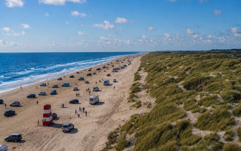 Henri - 700M from the Sea: Strand, Kyst, Horisont, Hav, Coastal Og Oceaniske Landskabsformer, Kyst, Økoregion, Ocean, Sand, Bølge