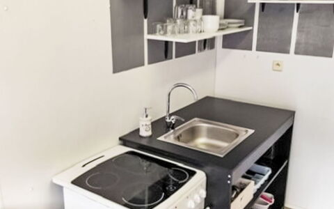 Trebon 1: Køkken Apparat, Køkken, Større Bandage, Møbel, Indretning, Gulvbelægning, Cabinetry, Husholdningsapparat, Etage, Countertop