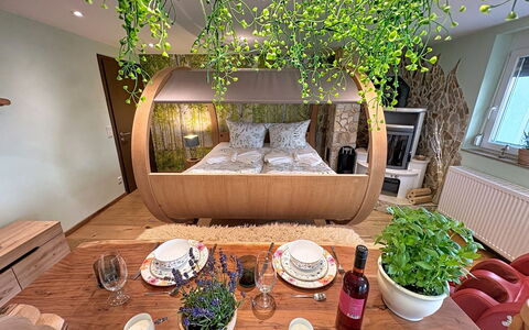 Bionestlein Premium-Appartment mit Sauna: Indretning, Træ, Møbel, Belysning, Gulvbelægning, Etage, Hjem, Soveværelse, Værelse, Seng