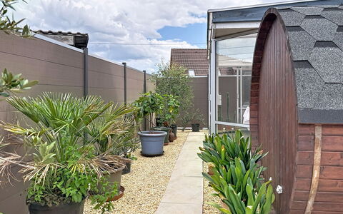 Bionestlein Premium-Appartment mit Sauna: Blomsterkrukke, Have, Stueplante, Backyard, Landscaping, Gård, Skygge, Gårdsplads, Udendørs Struktur