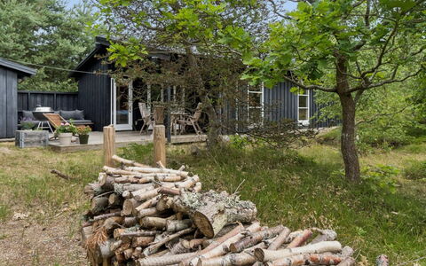 Erich - 500M from the Sea: Træ, Hus, Hjem, Land Lot, Sommerhus, Landdistrikt, Backyard, Bunddække, Have