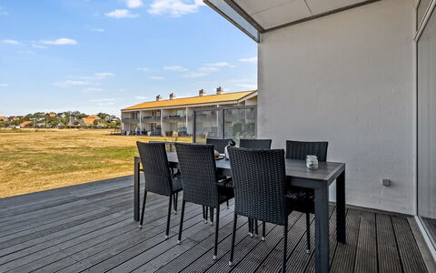 Svane - 70M from the Sea: Kompositmateriale, Skygge, Dæk, Planke, Boardwalk, Hårdttræ, Altan, Dagslys, Walkway, Aluminium