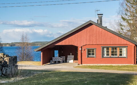 Villa Kettu: Udendørs Møbler, Busk, Hus, Udendørs Bord, Møbel, Hjem, Have, Lawn, Backyard, Estate
