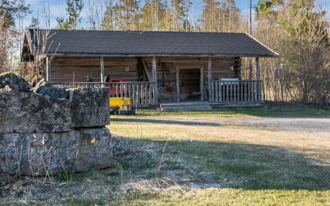Villa Kettu: Udendørs Møbler, Busk, Hus, Udendørs Bord, Møbel, Hjem, Have, Lawn, Backyard, Estate