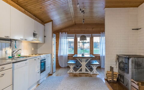 Villa Kettu: Træ, Loft, Indretning, Møbel, Hjem, Køkken, Værelse, Etage, Lysarmatur, Countertop