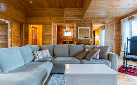 Villa Kettu: Træ, Indretning, Møbel, Couch, Loft, Gulvbelægning, Stue, Etage, Værelse, Hjem