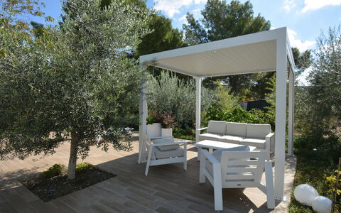 La Dimora di Diana: Møbel, Træ, Udendørs Møbler, Skygge, Have, Pergola, Udendørs Struktur, Udendørs Bord, Stol, Gårdhave