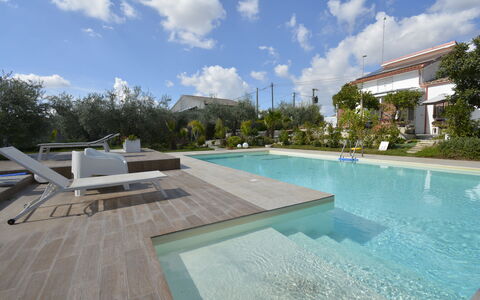 La Dimora di Diana: Svømmepøl, Udvej, Kompositmateriale, Have, Landscaping, Water Feature, Skygge, Eco Hotel, Backyard, Fritid