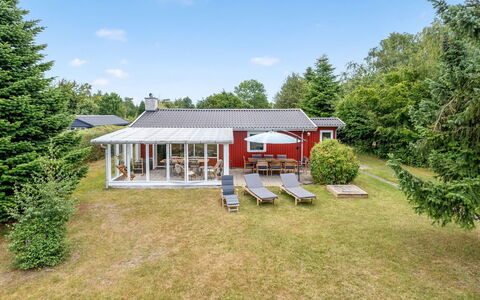 Anina - 300M from the Sea: Græs, Tag, Busk, Hus, Hjem, Sommerhus, Land Lot, Stuehus, Have