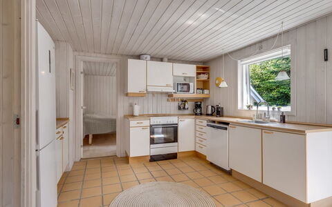 Anina - 300M from the Sea: Gulvbelægning, Træ, Etage, Indretning, Loft, Køkken, Trægulve, Countertop, Større Bandage, Hjem