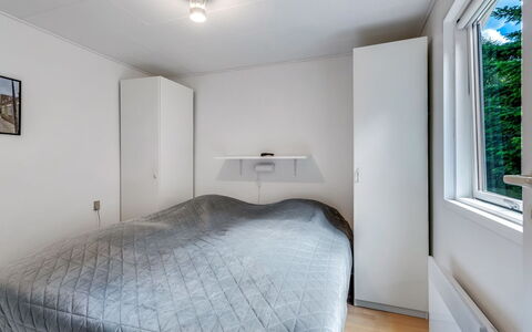 Anina - 300M from the Sea: Seng, Soveværelse, Indretning, Møbel, Sengetøj, Loft, Gulvbelægning, Etage, Sengetøj, Værelse